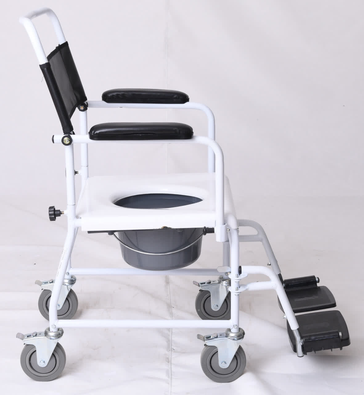 ویلچر حمام مدل 790 رنگی چهار چرخ ترمزدار 32*125 کد 20790004